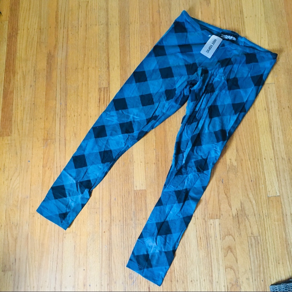 🎁FW2P/$30 bnwt Lip Service legging L add on